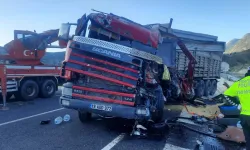 Kahramanmaraş'ta Buğday Yüklü Tır Kaza Yaptı: 1 Ölü, 1 Yaralı
