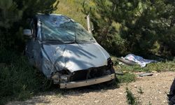 Beton Bloğa Çarpan Otomobil Sürücüsü Olay Yerinde Hayatını Kaybetti, 1 Kişi Yaralandı