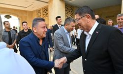 Büyükşehir Belediye Başkanı Protokol Ve Vatandaşlarla Bayramlaştı