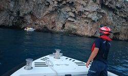 Falezlere Doğru Sürüklenen Tekne Son Anda Kurtarıldı