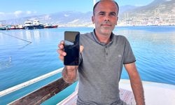 Heyecanla Yakaladığı 2 Buçuk Metrelik Devasa Köpek Balığını Denize Bıraktı