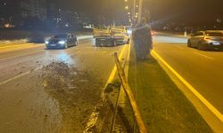 Kahramanmaraş'ta Motordan Kaçan Sürücü Ağacı Söküp Karşı Şeride Geçti