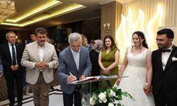 Kahramanmaraş Valisi Ünlüer, Belediye Danışmanının Düğününe Katıldı