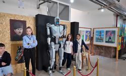 Kahramanmaraş'ta Dev Robot Maketiyle Dikkat Çektiler