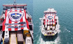 Marmara’da İstiklalspor’un Şampiyonluk Pankartı Vapurda Dalgalandı