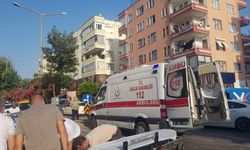Motosiklet İle Kamyonet Çarpıştı: 2 Yaralı