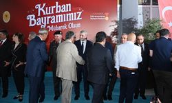 Şehir Protokolü Bayramda Vatandaşla Kucaklaştı