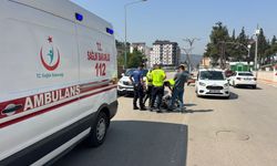Otomobillerle Çarpışan Motosiklet Sürücüsü Yaralandı
