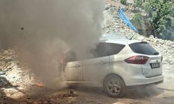 Kahramanmarş'ta Park halindeki otomobil yandı
