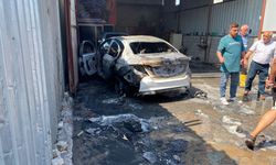 Tamir Atölyesindeki Otomobilde Çıkan Yangında İş Yeri Ve 2 Araç Zarar Gördü