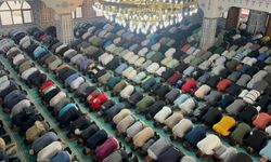 Vatandaşlar Bayram Namazı İçin Camilere Akın Etti