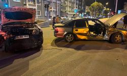 İki Otomobil Çarpıştı: 2 Yaralı