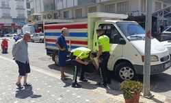 Motosikletli, Kamyonetin Altında Kalmaktan Son Anda Kurtuldu