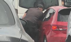 Trafikte Cam Silen Gençler Artık Zorla Kapıları Açıp Para İstiyor