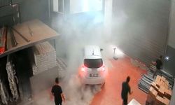 Yanmaya Başlayan Elektrikli Araçtaki Yangın, 2 Saat Boyunca Söndürülemedi