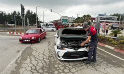 İki Otomobil Çarpıştı: 2 Yaralı