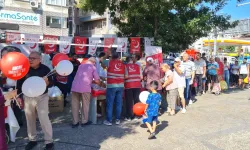 Saadet Partisi 24. yılını vatandaşlara kutladı