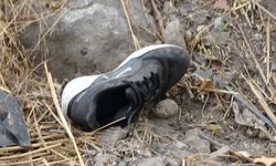 Dereye taş dökerken devrilen traktörün altında kaldı, cansız bedeni 1 saat sonra bulundu