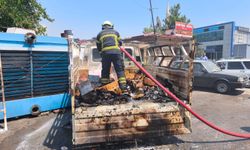 Kamyonetin kasasında çıkan yangın söndürüldü