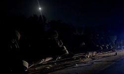 Devrilen Tırın Sürücüsü Yaralandı