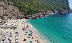 Sıcak Hava Sebebiyle Yerli Ve Yabancı Turistler Plajları Doldurdu