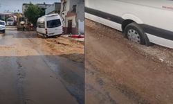 Kahramanmaraş’ta Su Hattı Patladı, Minibüs Toprağa Saplandı