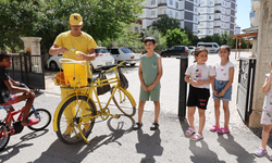 Sıcakta Sokak Sokak Limon Dondurması Satıyor