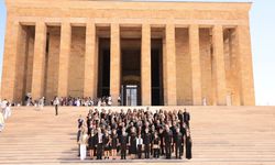 Eral Okulları Kuruluş Yıldönümünü Anıtkabir'de Kutladı