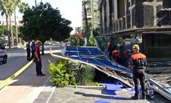 Dış Cephe Kaplaması Yerinden Koptu, Mahalleli Korkuya Kapıldı