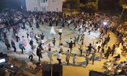 Köy Meydanı Halk Oyunu Sahnesine Dönüştü