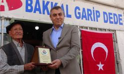 50 Yıldır Bakkal İşleten Suna Onurlandırıldı