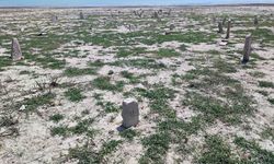 Kuraklık Yüzünden Çekilen Barajda 70 Yıllık Mezarlar Ortaya Çıktı