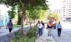 'Belediye Mahallemizde'e ekibiyle buluştu