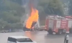 Seyir halindeki çekici alev aldı!