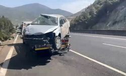 Bariyerleri aşan otomobil hurdaya döndü: 1 ölü, 1 yaralı