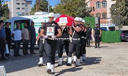 Genç polis memuru halı sahada kalp krizi geçirerek hayatını kaybetti