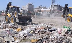 Belediye ekipleri 4 mahallede 20 kamyon atık topladı