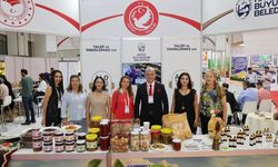 Depremzede kadınların el emeği stantlarda sergilendi