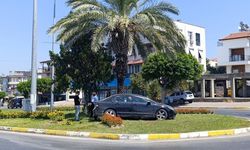 Direksiyon Hakimiyetini Kaybeden Otomobil Refüje Çıktı