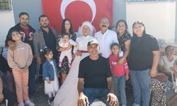 Dört çocuklu çift 40 yıl sonra gelinlik ve damatlık giydi