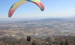 Kahramanmaraş’ta Yamaç Paraşütü Şöleni Sürüyor