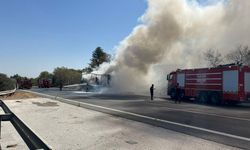 Ev Eşyası Yüklü Tır Otoyolda Alevlere Teslim Oldu