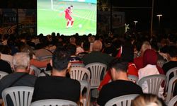 Isparta’da Milli Maç Coşkusu Meydanlara Taştı