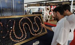 Kur’an-ı Kerim’in 604 Sayfası Dev Tespih Üzerine İşlendi