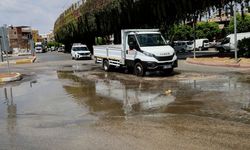 Patlayan Su Borusu Caddeleri Göle Çevirdi