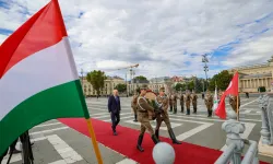 TBMM Başkanı Kurtulmuş Budapeşte’de Meçhul Asker Anıtı’nda
