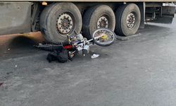 Tır ile Motosiklet Çarpıştı: 1 Ölü, 1 Yaralı