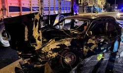 Tır ile Otomobil Çarpıştı, Sürücü Ağır Yaralandı