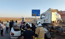 Tırla çarpışan otomobilde 2 kişi yaralandı