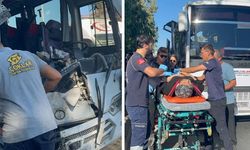 Tur otobüsü ile midibüs çarpıştı: 15 yaralı